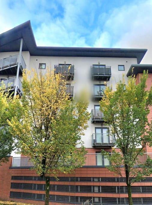 Balcony-View With Free And Secured Parking Apartment Manchester Exterior photo